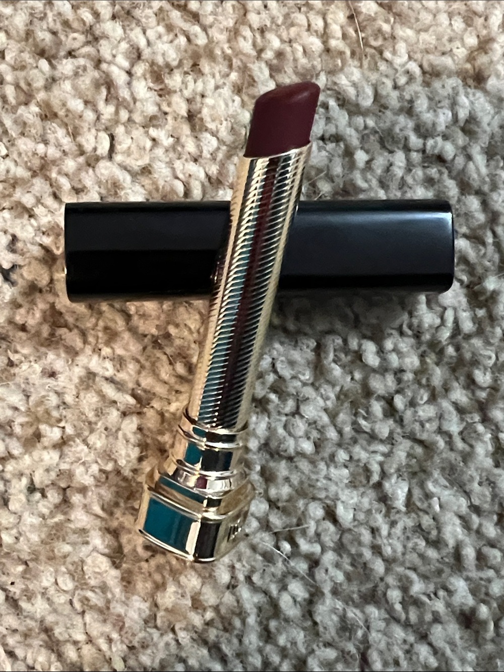 💄 DOLCE & GABBANA My Comfy Matte Lipstick MY 25.01 - Deep red-toned purple